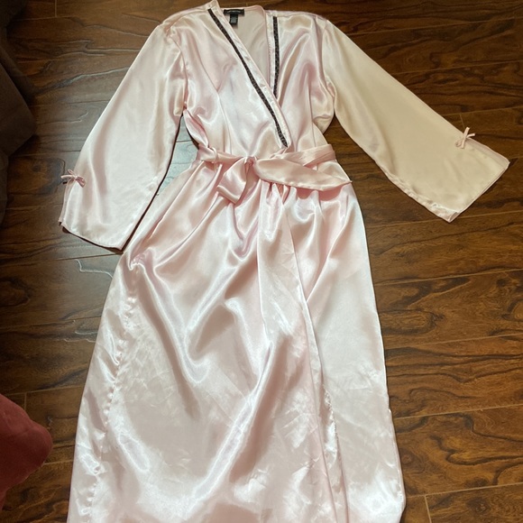 Jones New York satin like long dressing gown in size S/P. M/M - Picture 6 of 7